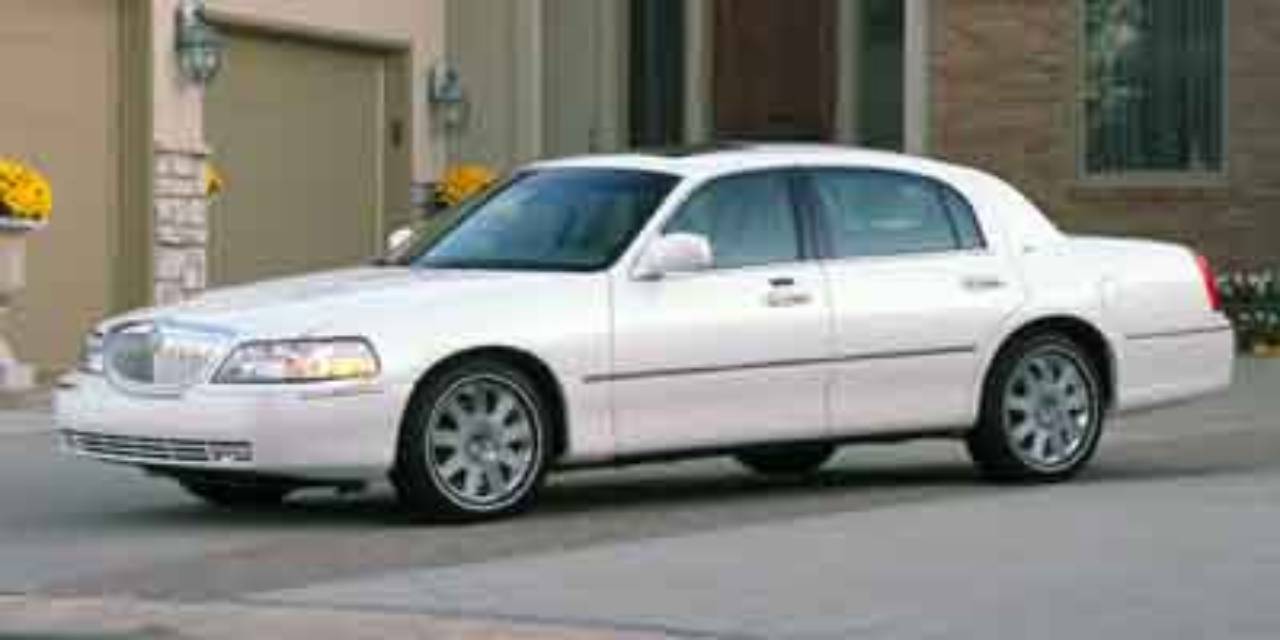 lincoln town car 2004 1LNHM81W34Y655779 image lincoln town car 2004 1LNHM81W34Y655779 image